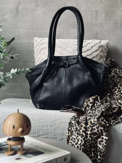 VIAMAJA Skuldertaske med nitter - Black Discount