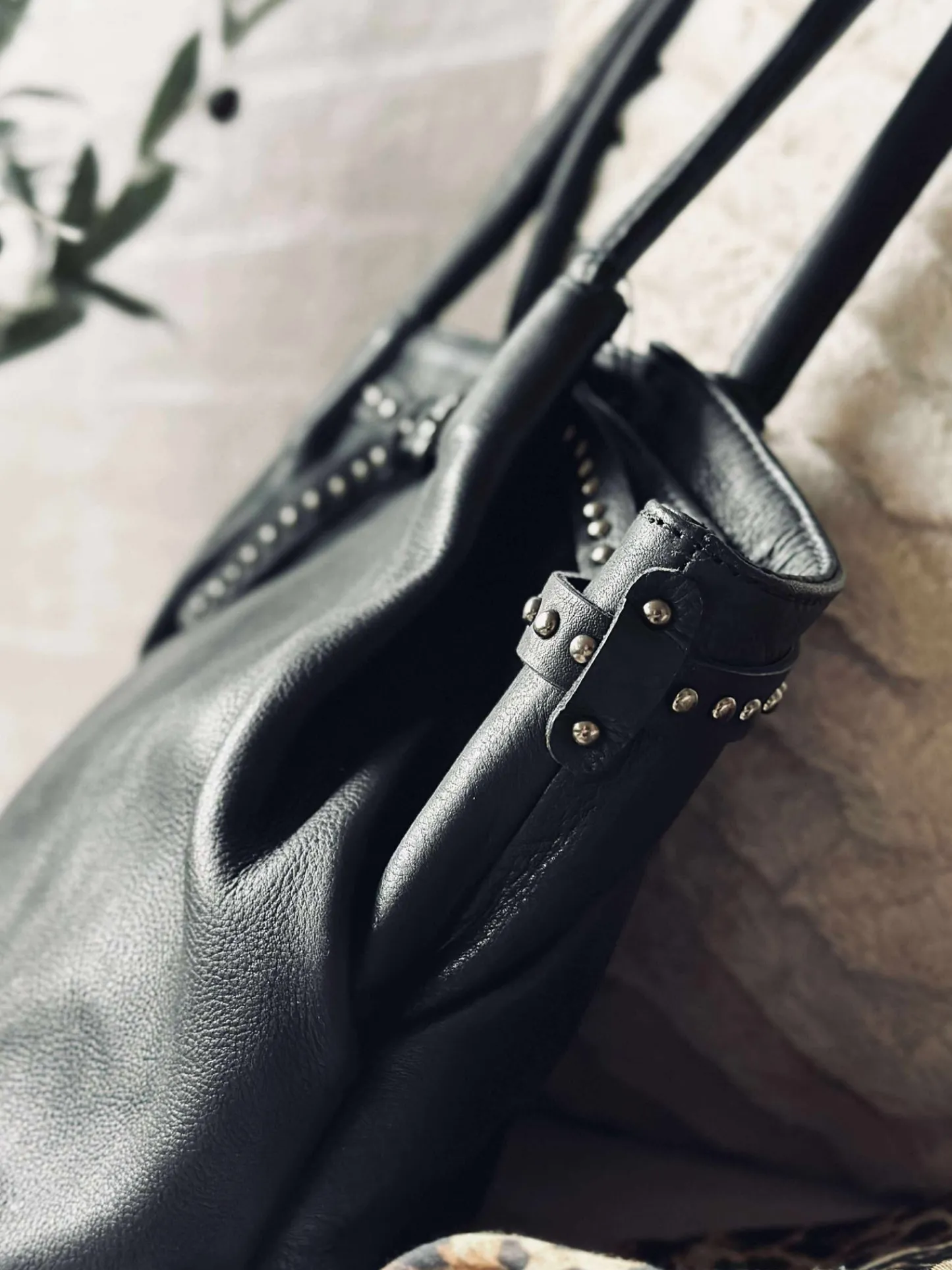 VIAMAJA Skuldertaske med nitter - Black Discount