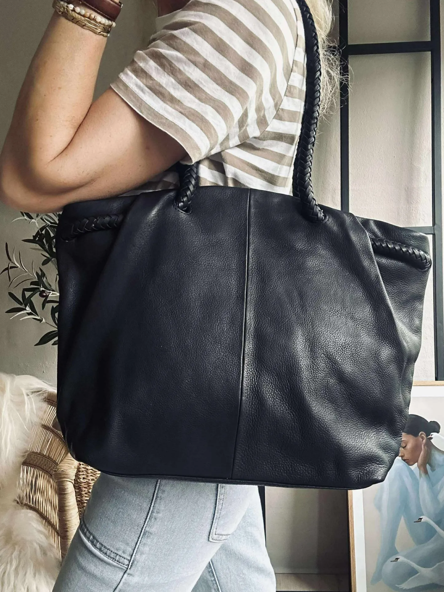 VIAMAJA Skuldertaske med smuk fletrem - Black Sale