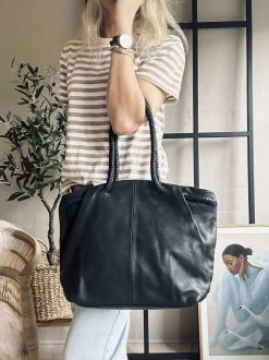 VIAMAJA Skuldertaske med smuk fletrem - Black Sale