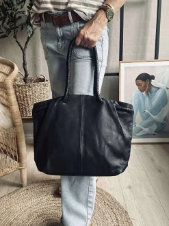 VIAMAJA Skuldertaske med smuk fletrem - Black Sale