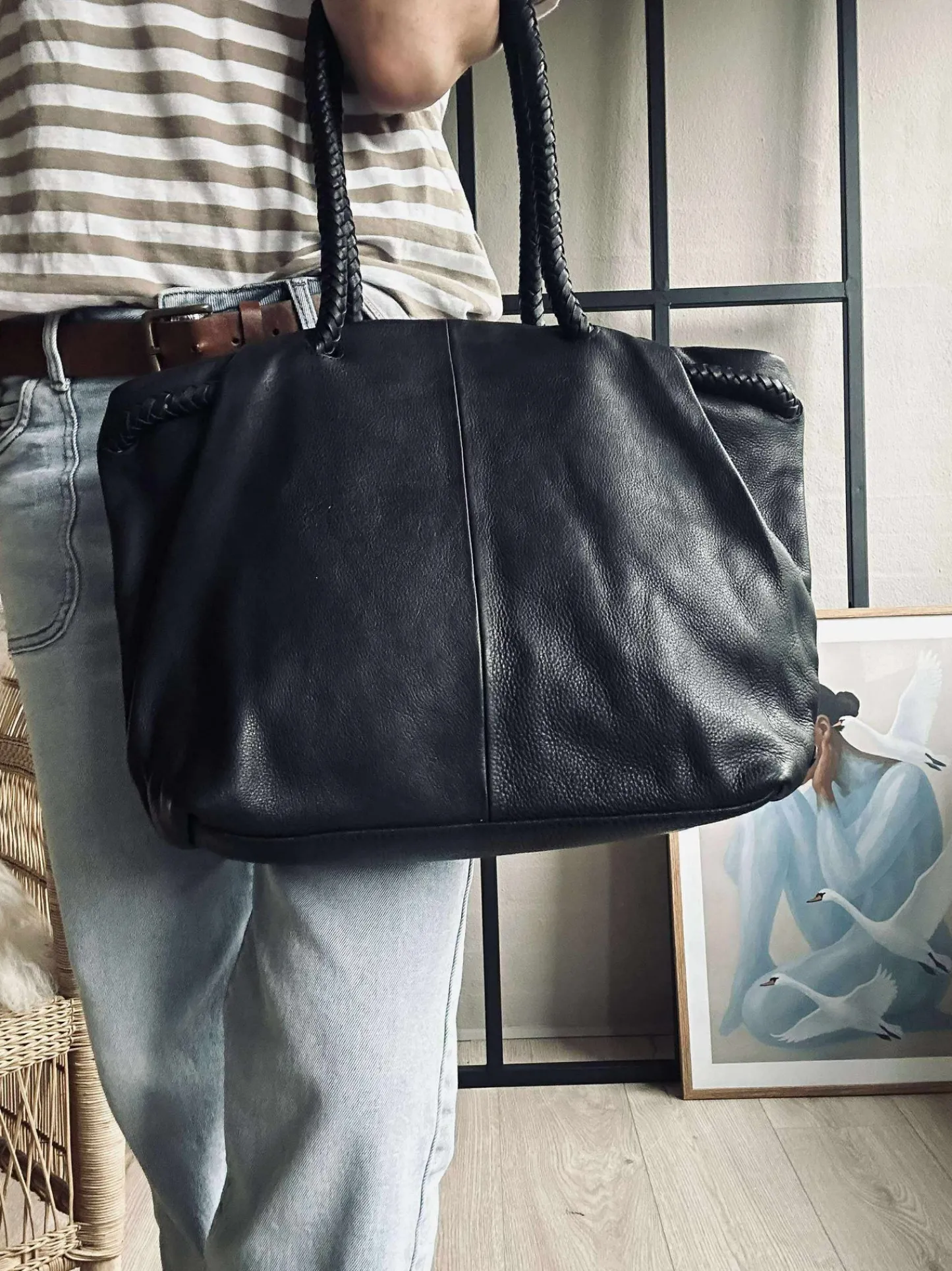 VIAMAJA Skuldertaske med smuk fletrem - Black Sale