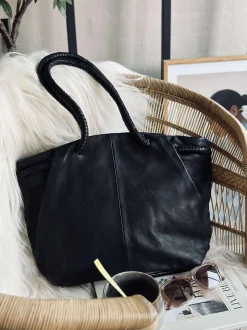 VIAMAJA Skuldertaske med smuk fletrem - Black Sale