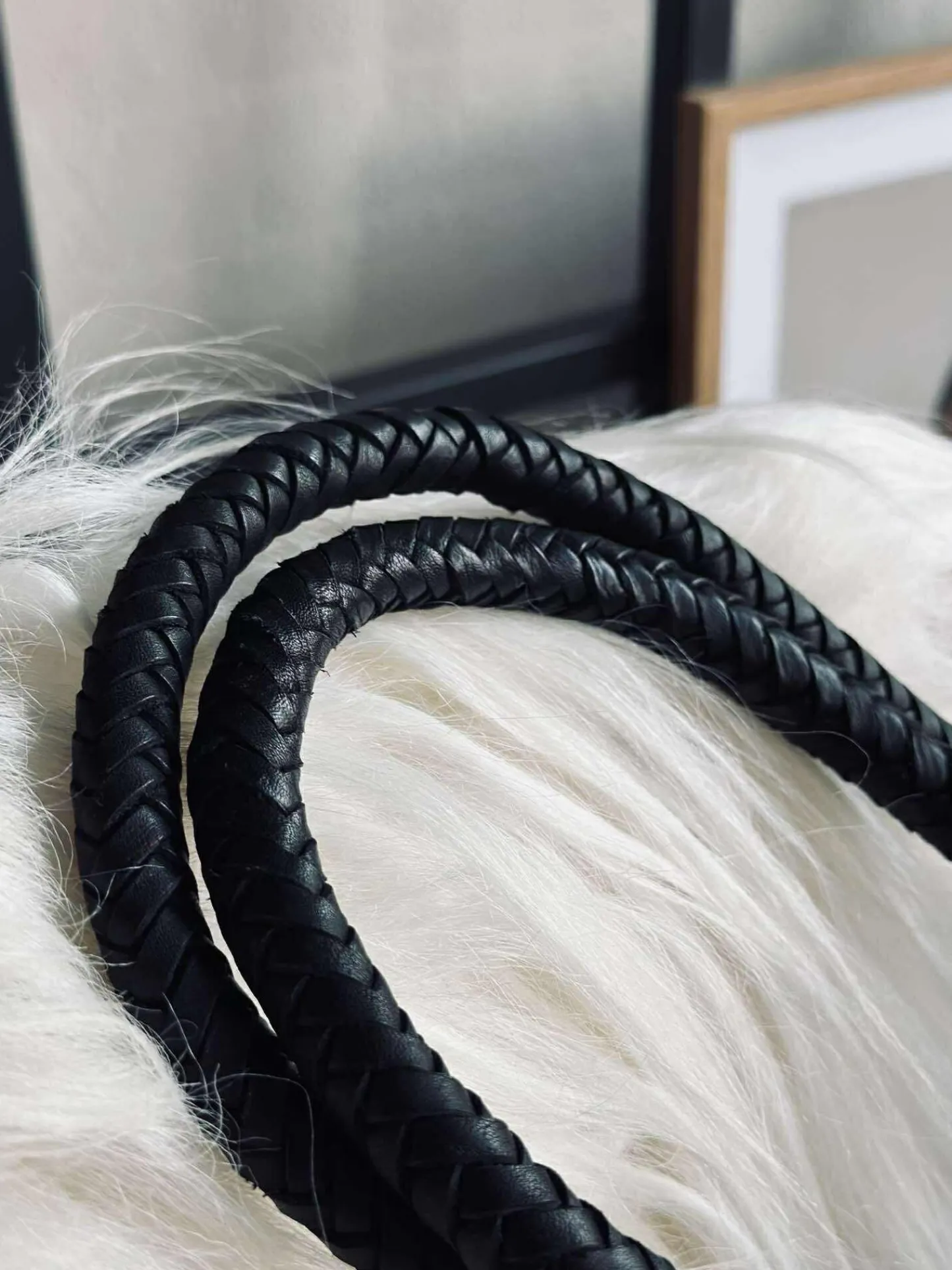 VIAMAJA Skuldertaske med smuk fletrem - Black Sale