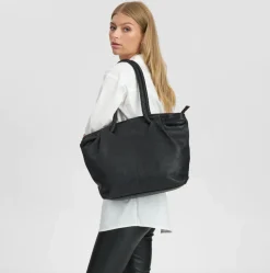 VIAMAJA Skuldertaske med smuk fletrem - Black Sale