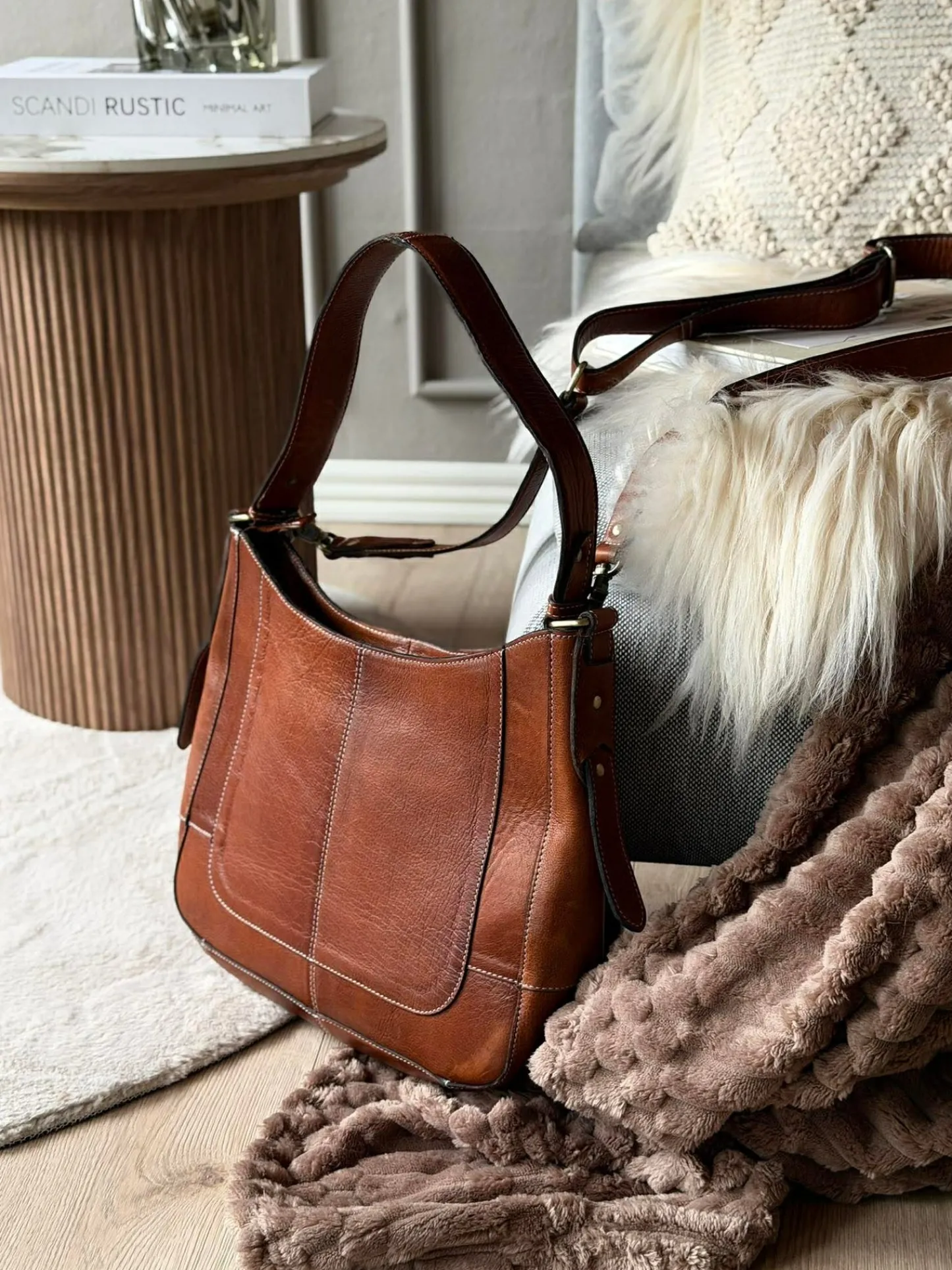 VIAMAJA Skuldertaske Neri Small - Walnut Sale