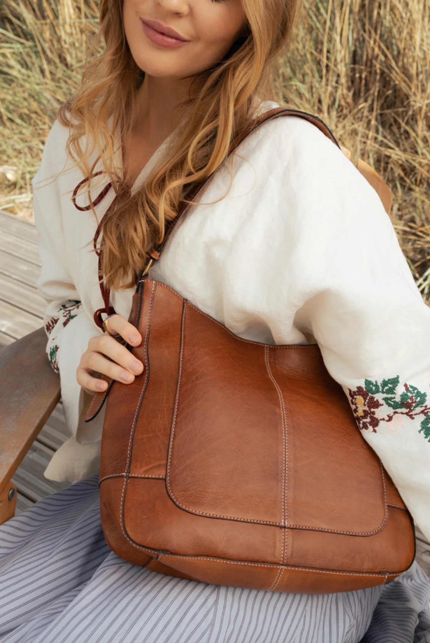 VIAMAJA Skuldertaske Neri Small - Walnut Sale