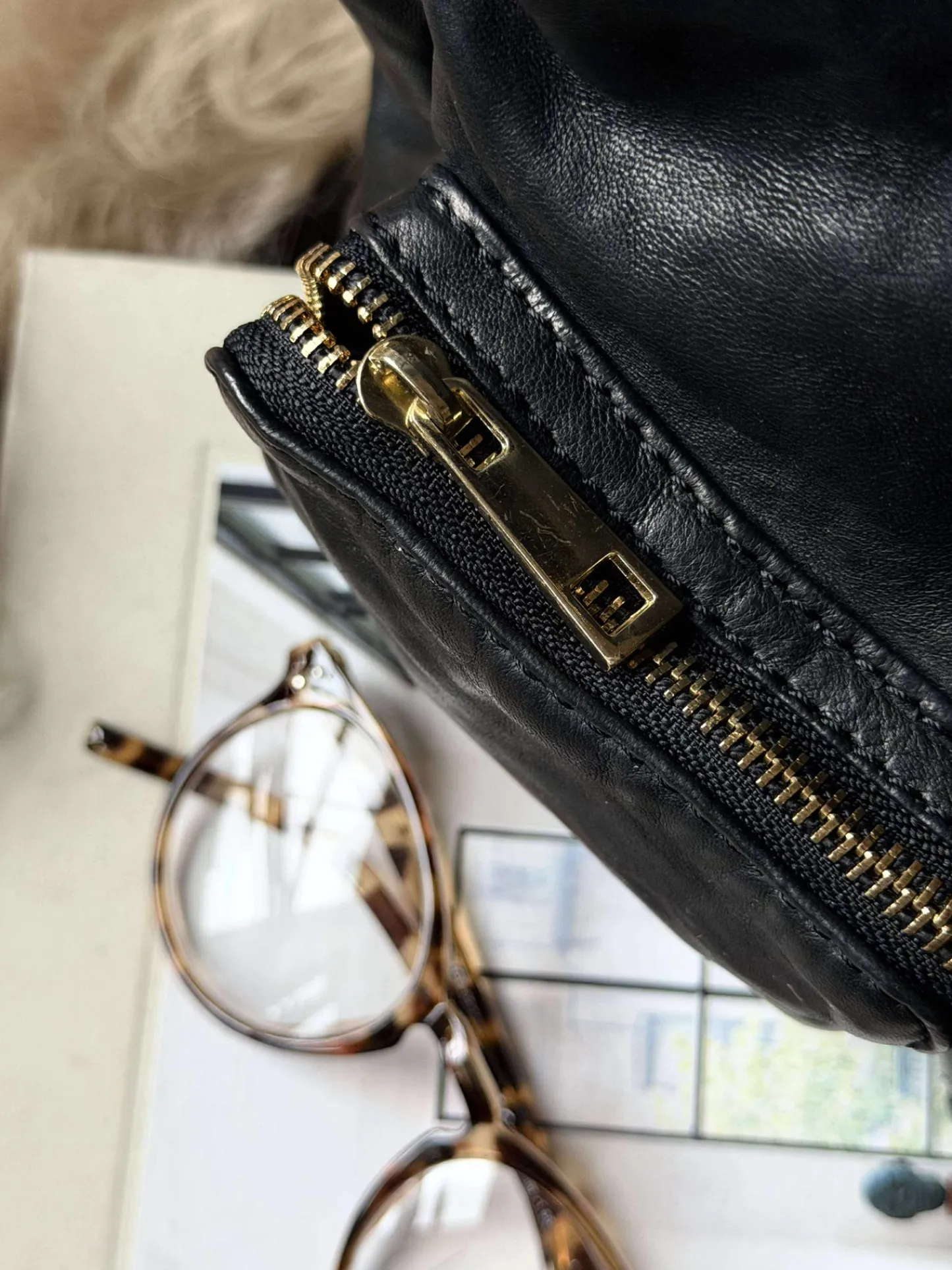 VIAMAJA Skuldertaske Sienna - Black gold
