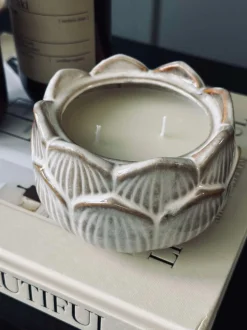 VIAMAJA Stearinlys Lotus - Beige cotton