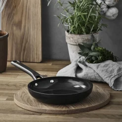 VIAMAJA Stegepande 28 cm - Pillivuyt Gourmet Hot