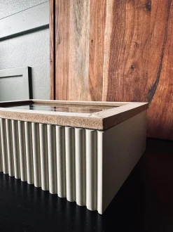 VIAMAJA Tebox med skrift – Nordic wood Hot