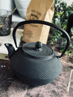 VIAMAJA Tepotte i støbejern - 1200ml. Online