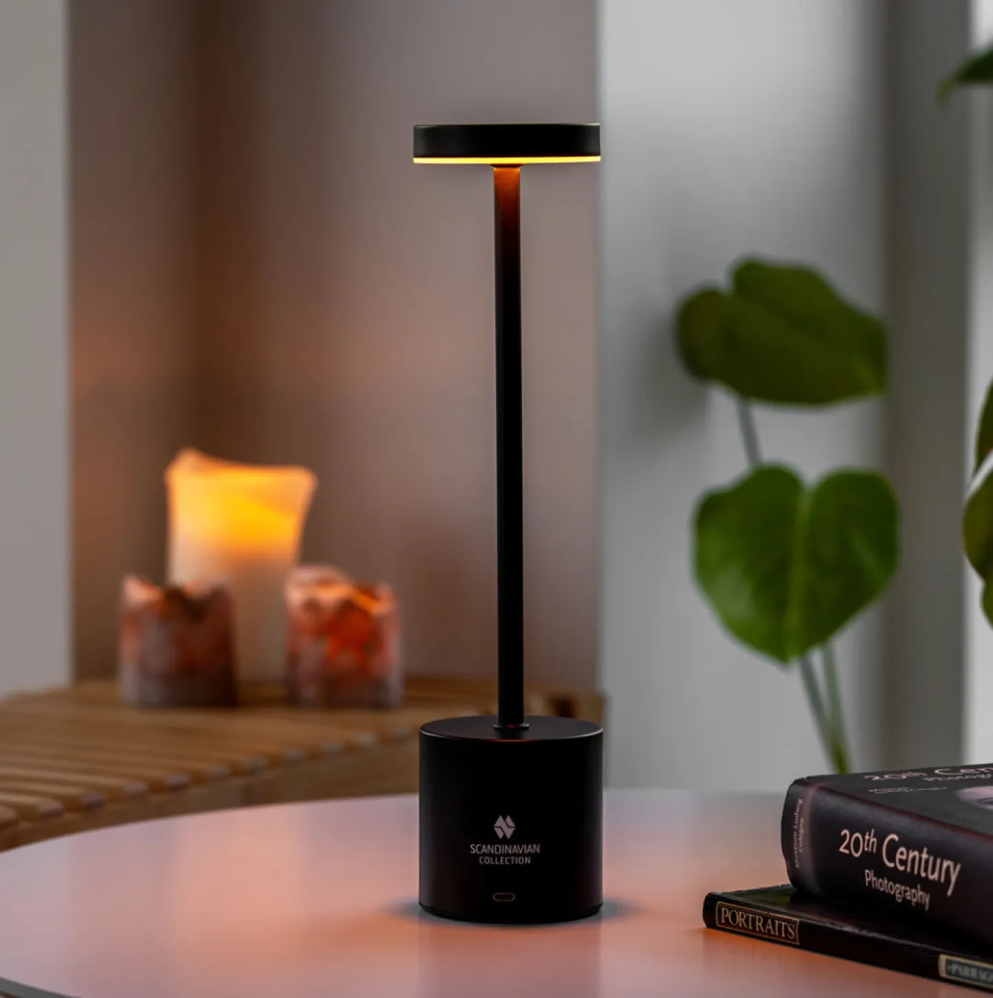 VIAMAJA Touch bordlampe i sort Best