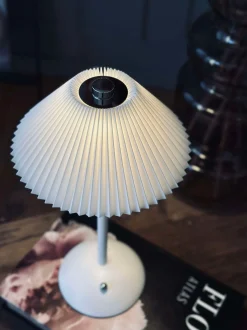 VIAMAJA Touch Bordlampe Plissé Hvid Hot