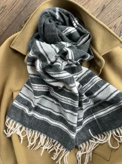 VIAMAJA Tørklæde Sasha - Black Strib Clearance