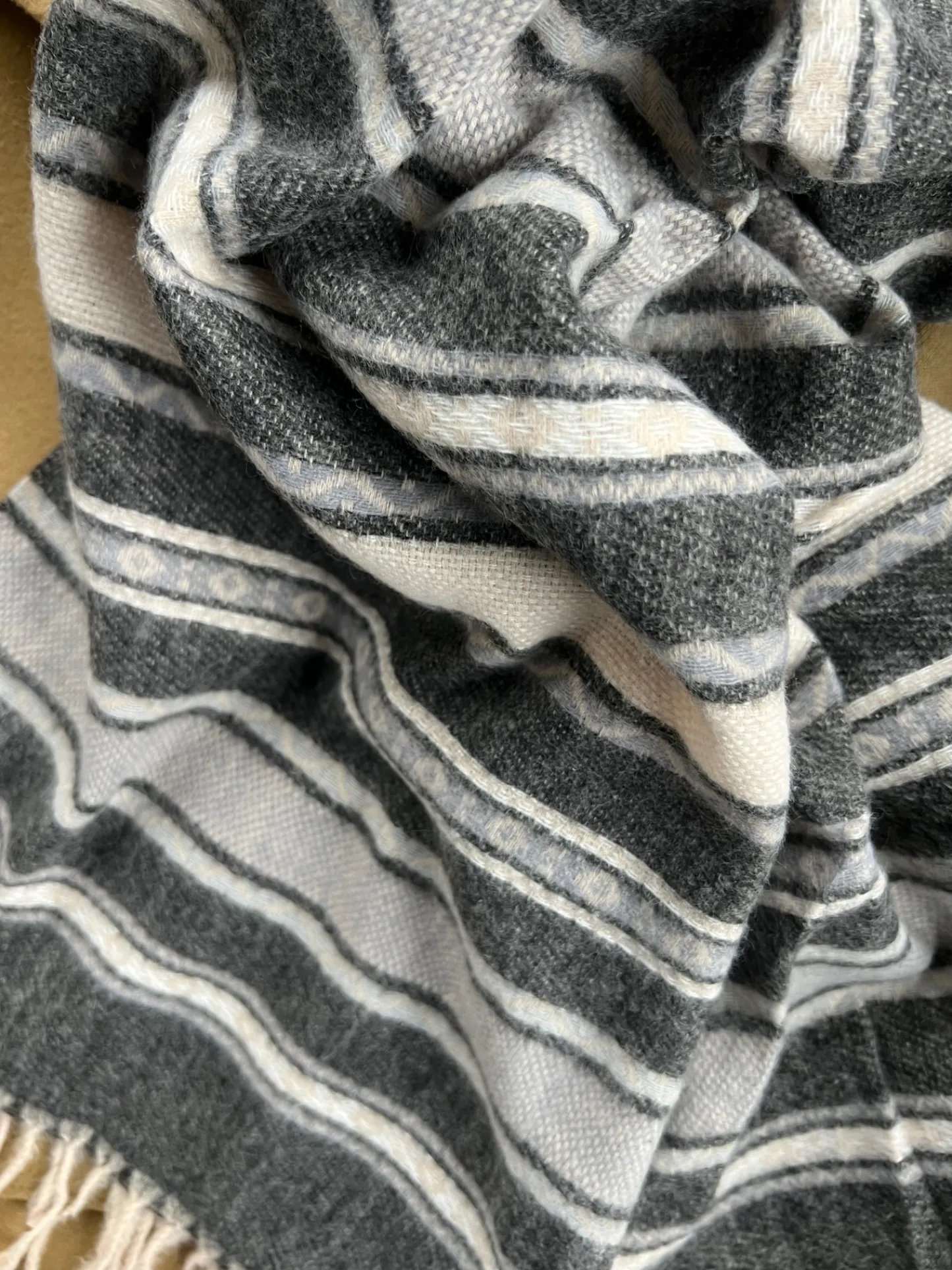 VIAMAJA Tørklæde Sasha - Black Strib Clearance