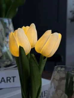 VIAMAJA Tulipaner med lys - Hvid Clearance