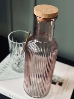 VIAMAJA Vandflaske med korkprop – Rose 1 ltr.