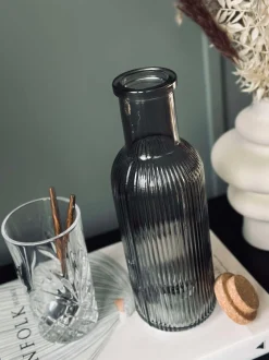 VIAMAJA Vandflaske med korkprop – Stone 1 ltr.