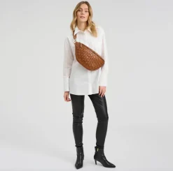 VIAMAJA Warsaw bumbag i håndflettet skind - Vintage cognac Outlet