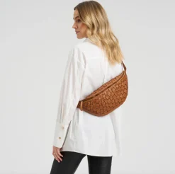 VIAMAJA Warsaw bumbag i håndflettet skind - Vintage cognac Outlet
