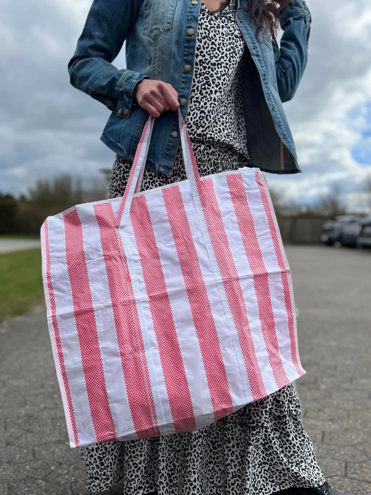 VIAMAJA XL strandtaske med Strib - Rød Sale